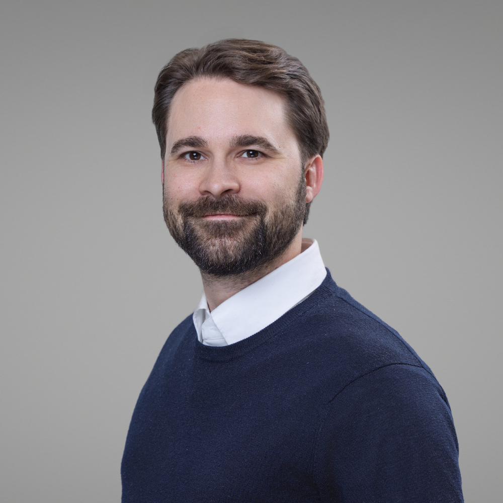 This image has an empty alt attribute, its filename is Bradley-Breton-Square.png