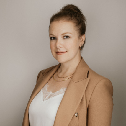 This image has an empty alt attribute, its filename is Elizabeth-Thorsen-Square.png