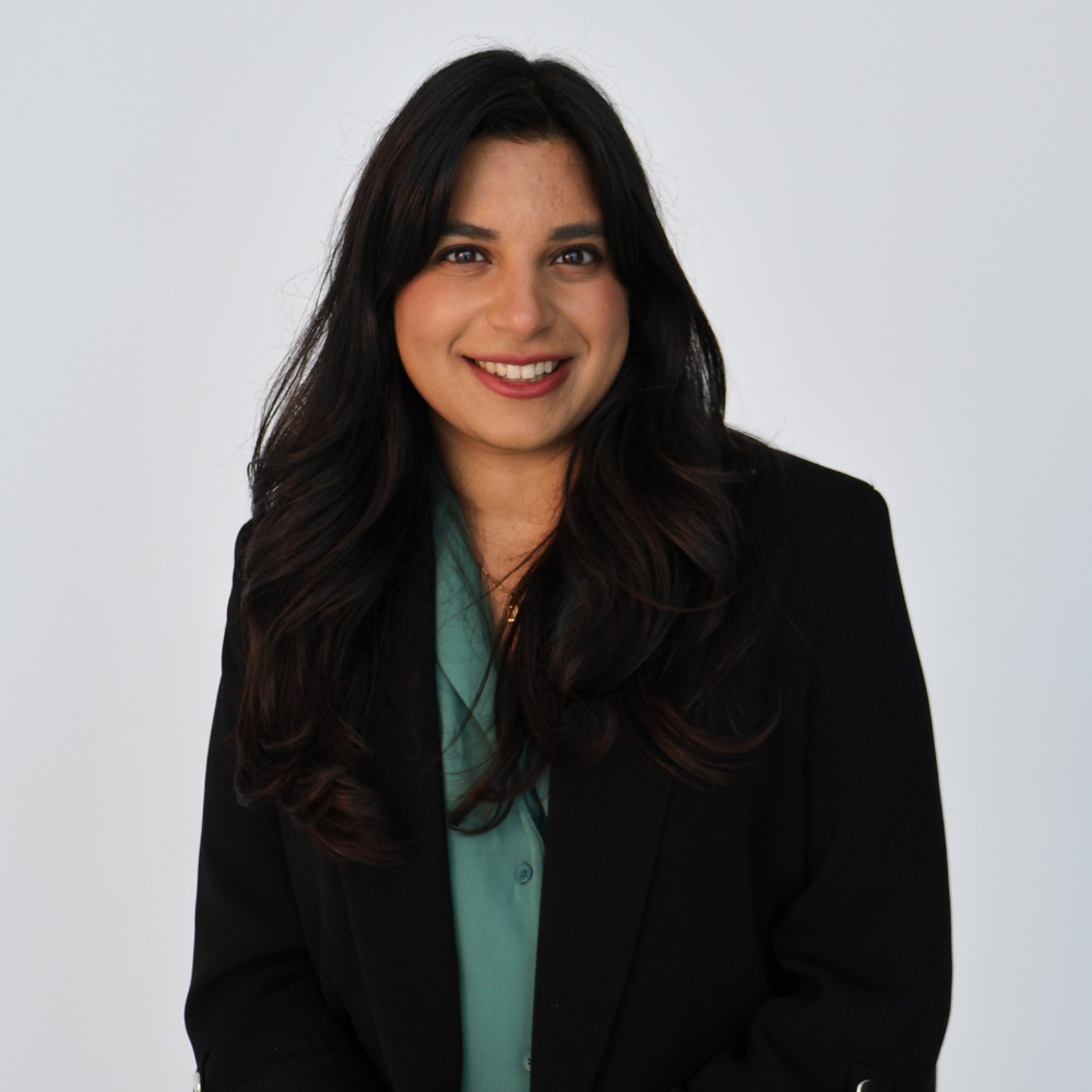 This image has an empty alt attribute, its filename is Ayesha-Bery.png