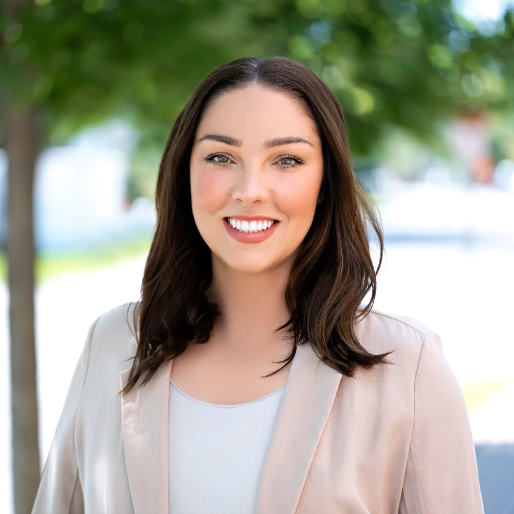 This image has an empty alt attribute, its filename is Sarah-MacNeil.png